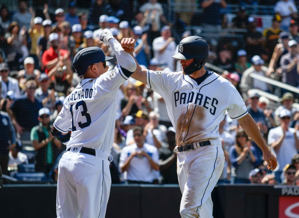 Así llegó al plato Myers a celebrar su batazo de cuatro esquinas, un jugador que necesita demostrar que 2018 solo fue un año irregular.