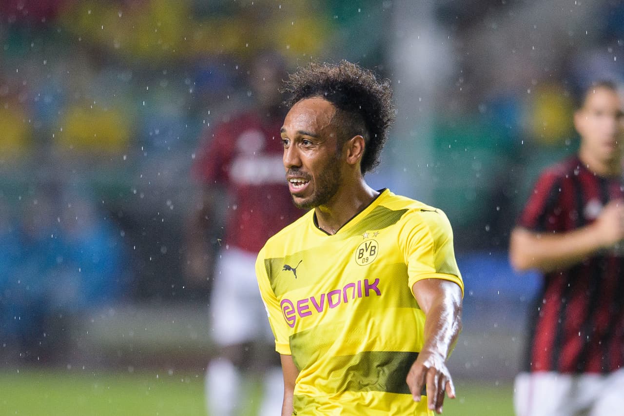 A Pierre-Emerick Aubameyang le siguen buscando novias en este mercado. De hecho, el Milan es el equipo que más fuerte suena por estos días.