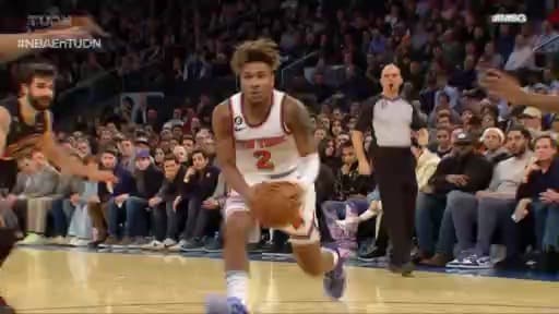 ¡Qué movimientos! Gran asistencia de McBride para el triple de Toppin