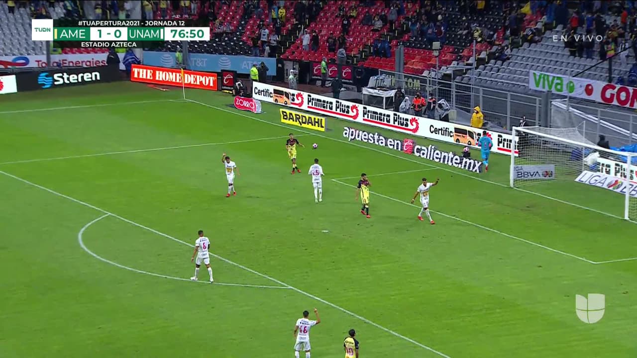 ¡TIRO ATAJADO! disparo por Mauro Laínez.