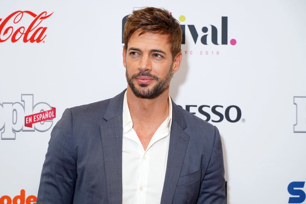 El cubano William Levy compartió en sus historias de Instagram la misma imagen que Pons con la leyenda: ‘Intervención humanitaria urgente! #SOSCuba’.