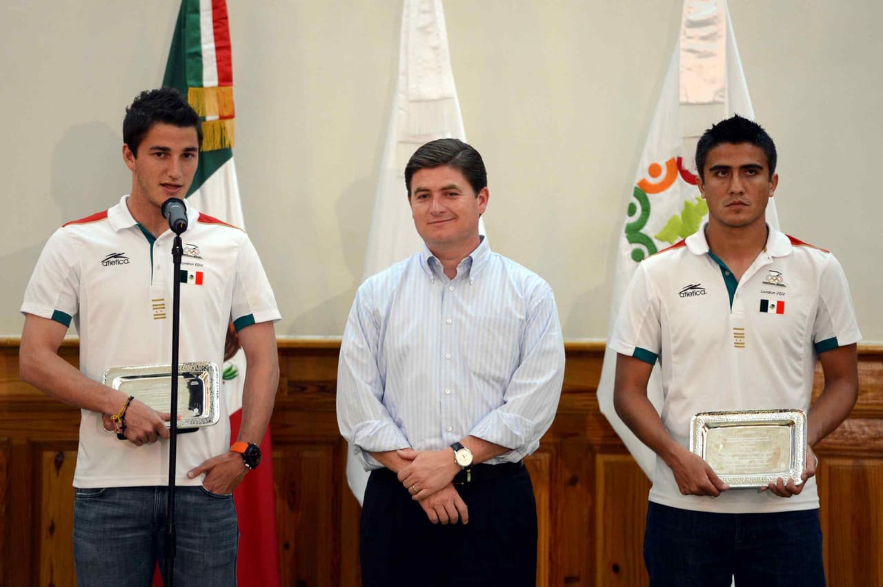 El defensa incluso estuvo en los reconocimientos que recibieron por parte del país los campeones, ídolos del pueblo mexicano.