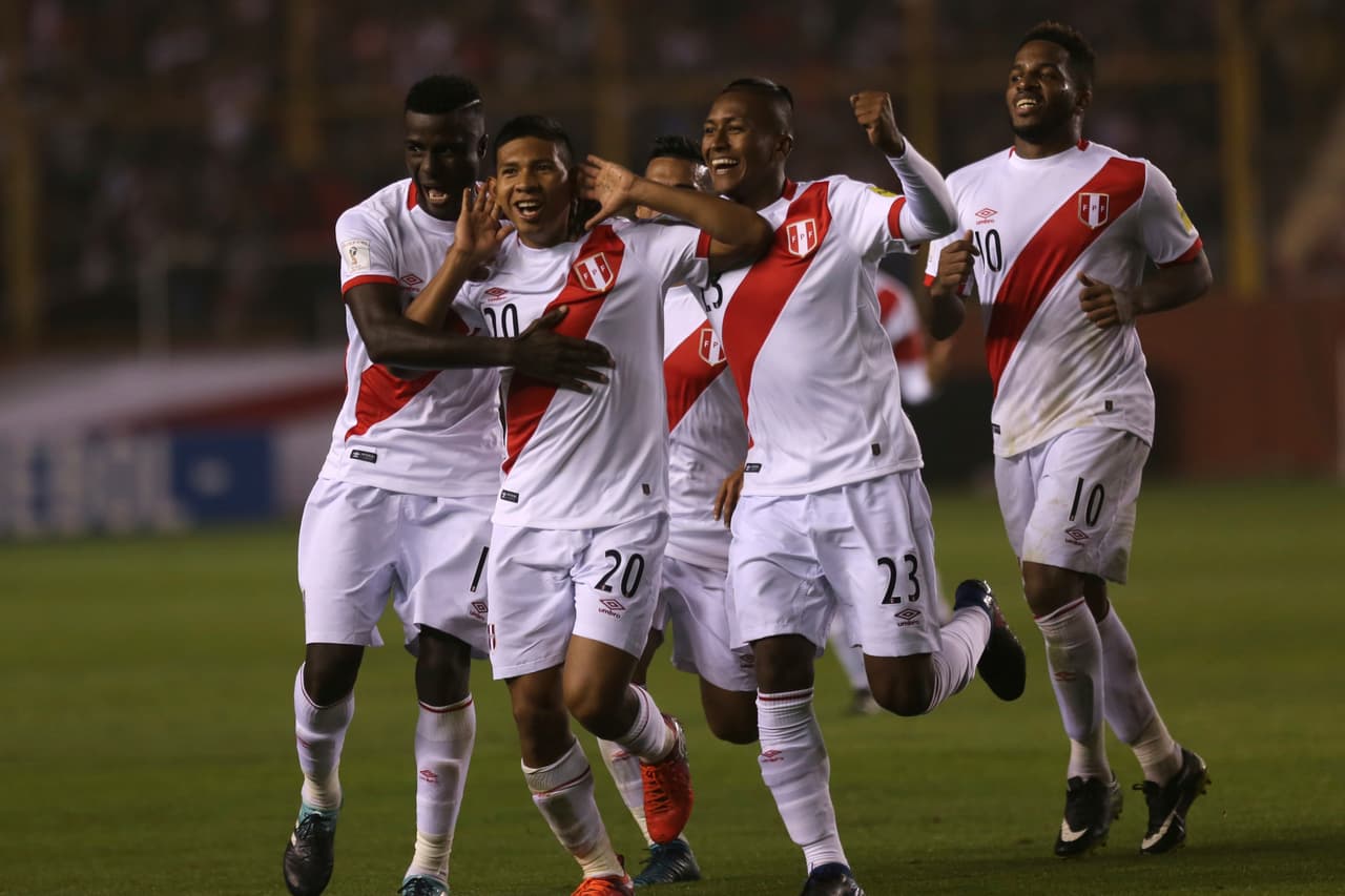 Perú venció en casa a Bolivia y mantiene la esperanza de llegar al Mundial del 2018