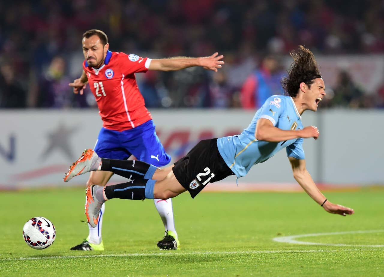 Al ataque Edinson Cavani fue de los que más visitaron la 'alfombra' por las fuertes entradas.