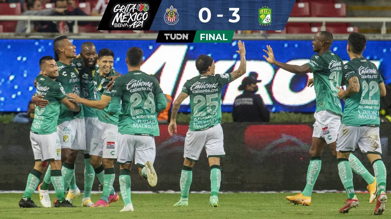 León ruge y humilla a las Chivas en su casa