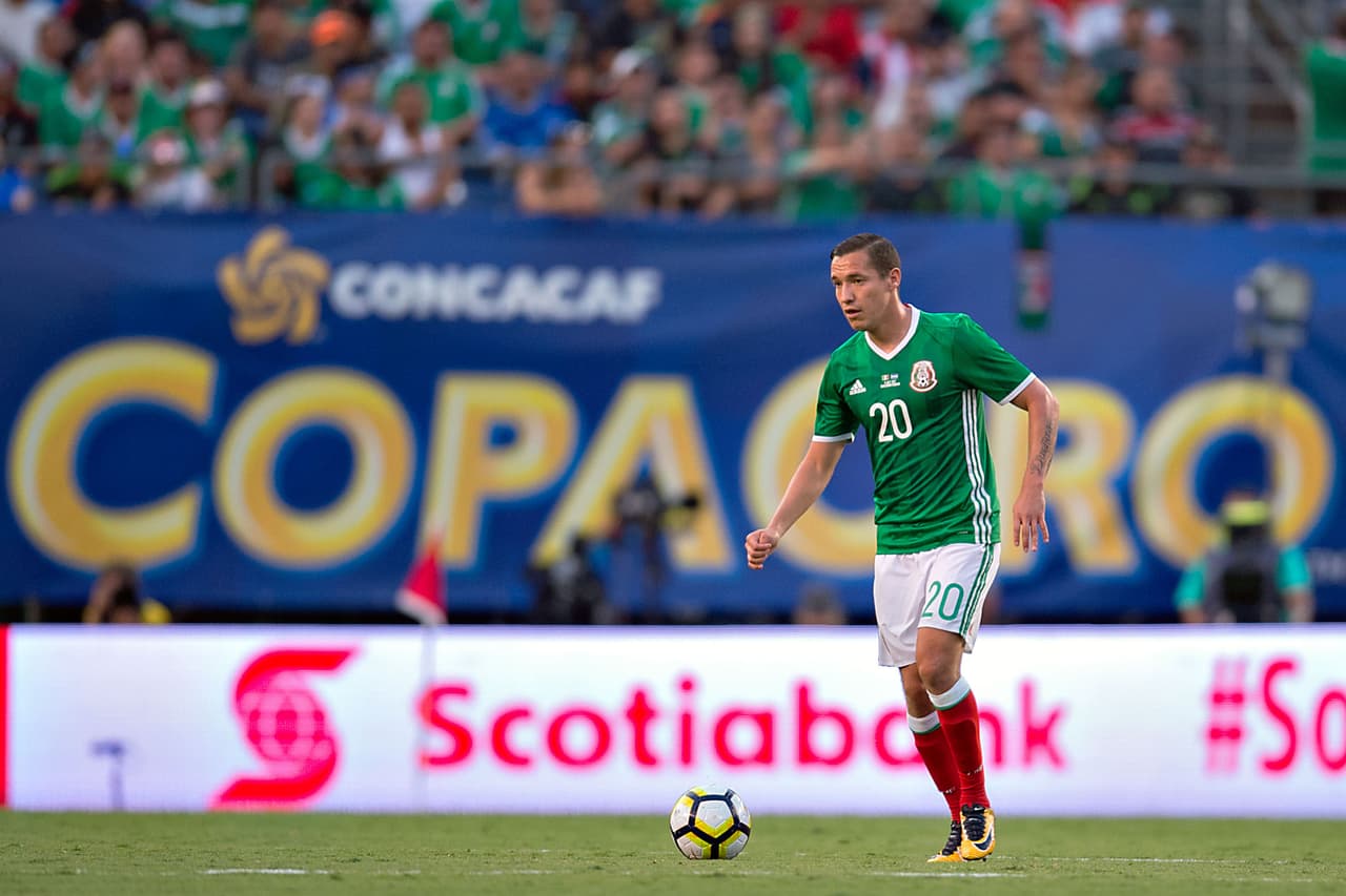 20) JESÚS DUEÑAS – Partícipe durante toda su estadía en la cancha, fue uno de los más golpeados en el primer tiempo e intentó distribuir el balón con poca fortuna. Se fue con 5.