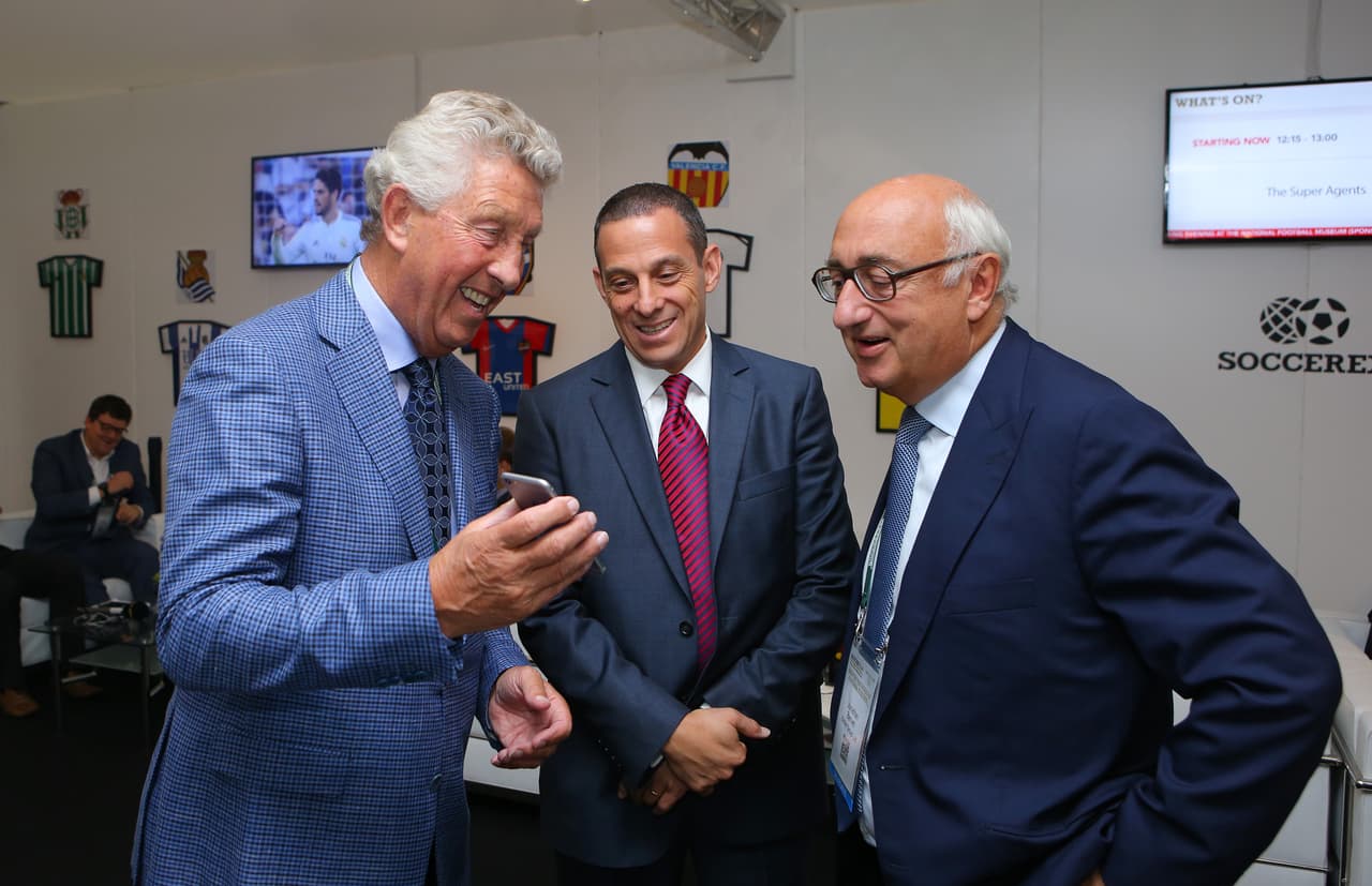 La firma de representación deportiva que maneja Jonathan Barnett (a la derercha) y David Manasseh se ganó 16.5 millones de euros cuando Gareth Bale pasó del Tottenham al Real Madrid.