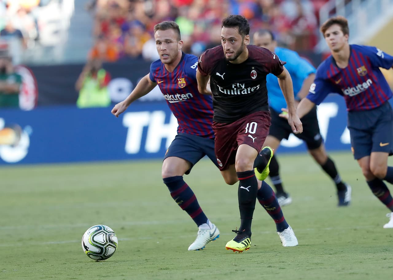 La salida del mediocampista llega durante una tormenta llena de polémica que vive el equipo catalán en La Liga por el mal rendimiento, además de los problemas entre jugadores y cuerpo técnico.