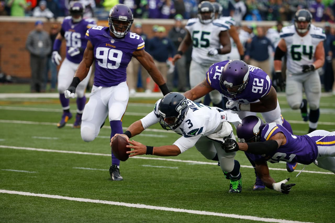 Rusell Wilson brilló en el juego que los Seahawks ganaron 38-7 a los Vikings, con 3 pases de TD y uno por tierra.