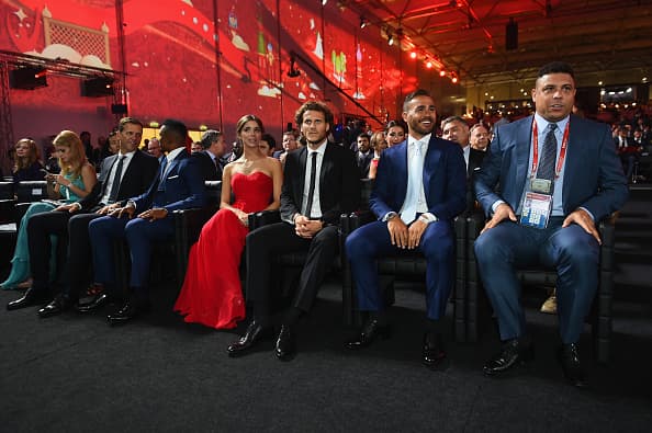 Futbolistas famosas vieron el espectáculo y luego participaron en el sorteo.