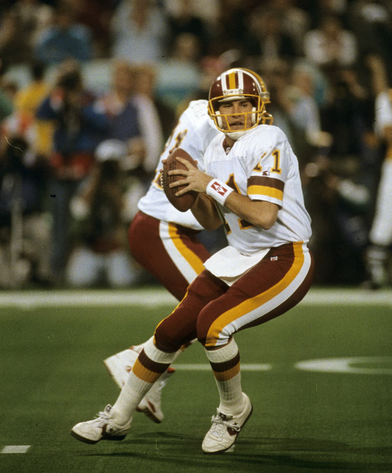 Un quarterback desconocido terminó como Jugador Más Valioso, Mark Rypien, quien más que espectacular era efectivo y no cometía errores. Para mérito del coach de los Redskins, Joe Gibbs, era la tercera vez que se coronaba en el Super Bowl con QB diferente, ya lo había logrado con Joe Theisman y Doug Williams.