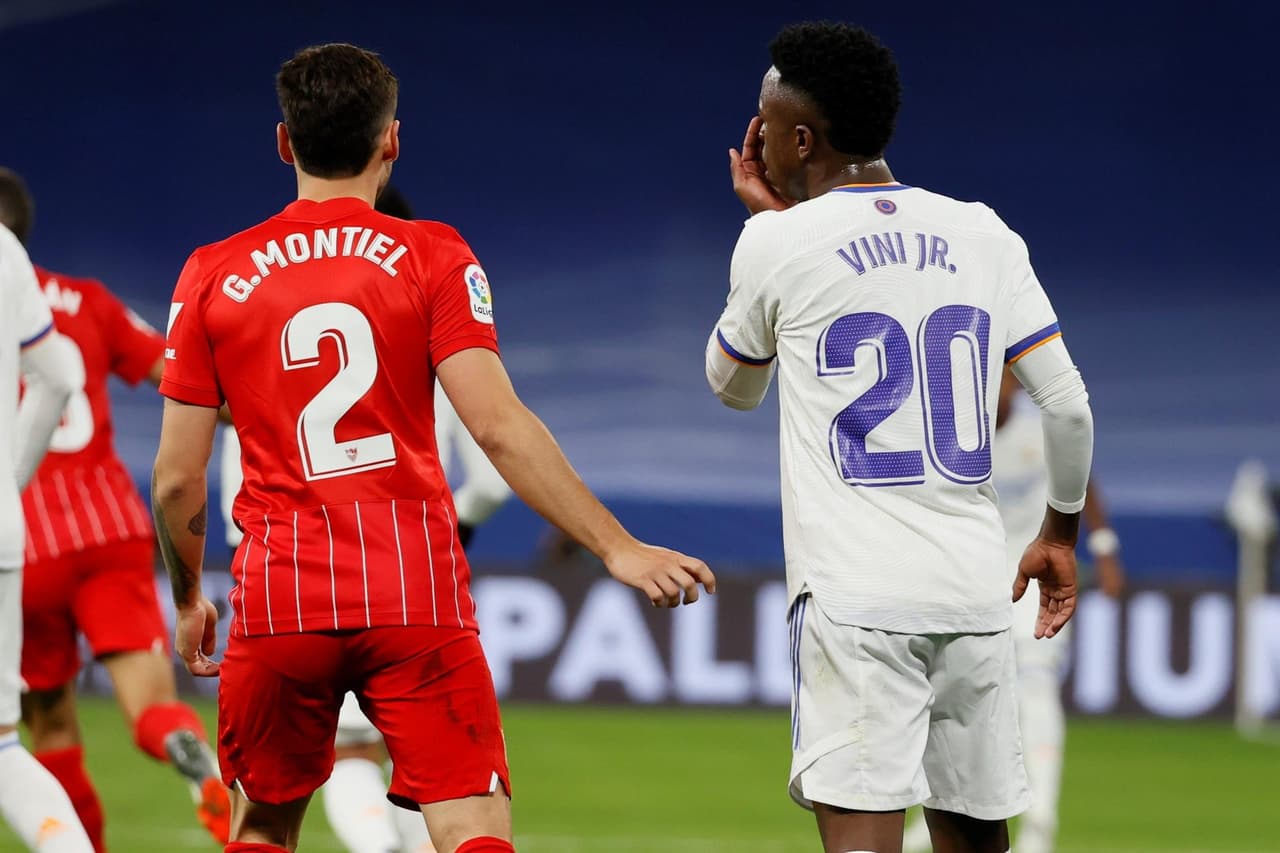 Real Madrid derrota al Sevilla 2-1 con anotaciones de Karim Benzema y Vinicius Jr durante la J15 en La Liga. El único tanto por parte del equipo visitante fue de Rafa Mir al inicio del encuentro. El equipo merengue es líder de la tabla.