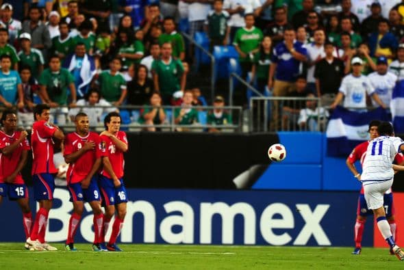 Extraordinario golpeo de balón el de Zelaya en el partido ante Costa Rica.