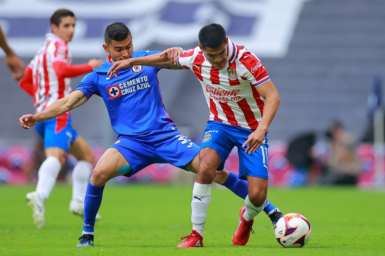 A Chivas le costó mucho trabajo retener el balón en la recta final del primer tiempo y en prácticamente toda la segunda mitad.