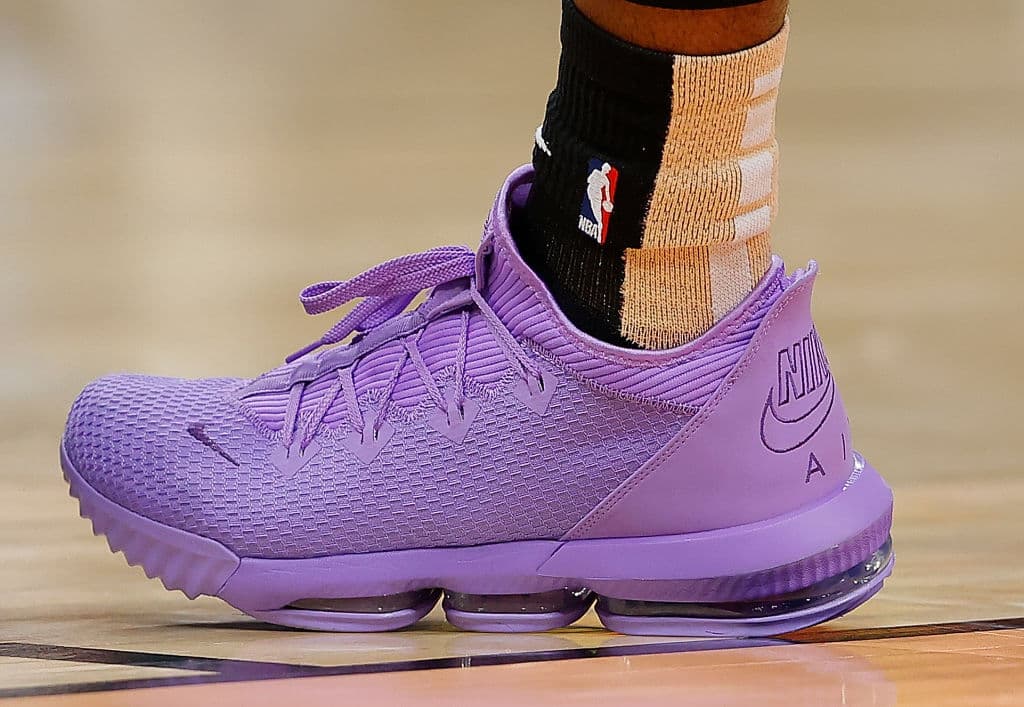 Sigue la pasarela de colores y nuevos diseños en el calzado de los mejores basquetbolistas de la NBA.