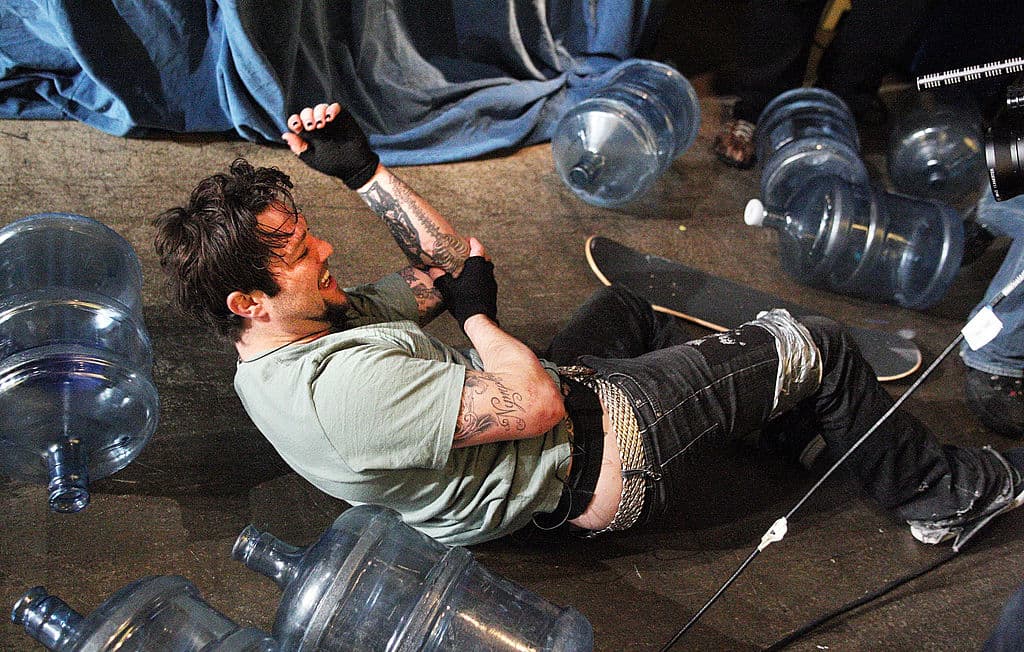 La teatralidad de mal gusto presenta a una nueva generación, incluido el ex rapero Jasper Dolphin y la primera mujer de la imbécil compañía, la comediante Rachel Wolfson.