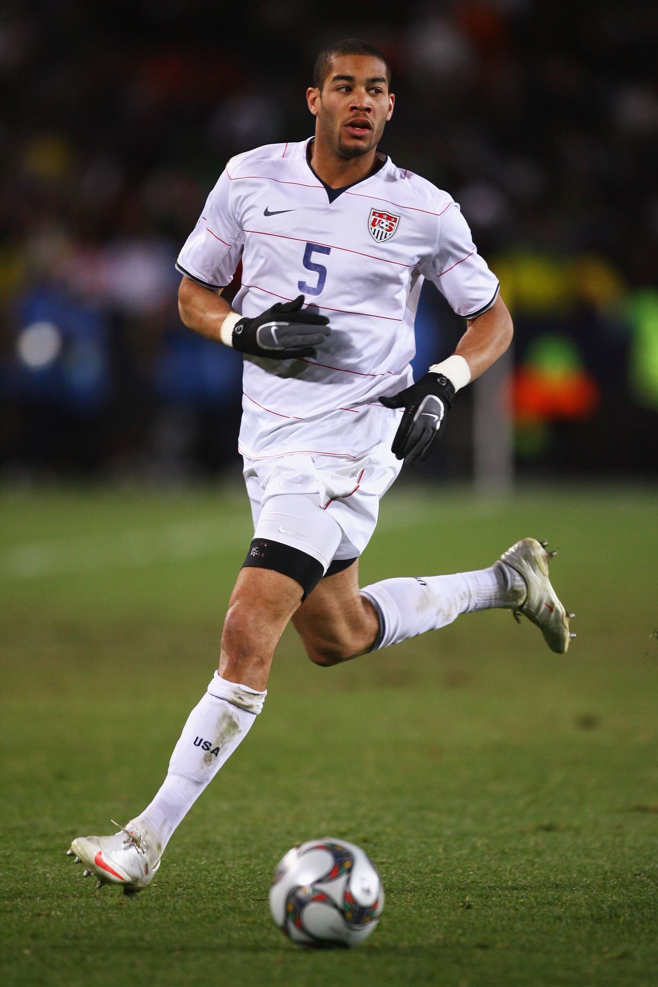 Esa Confederaciones fue el trampolín que catapultó a Oguchi Onyewu para fichar por el AC Milán de Italia. Aunque después las lesiones no lo respetaron.