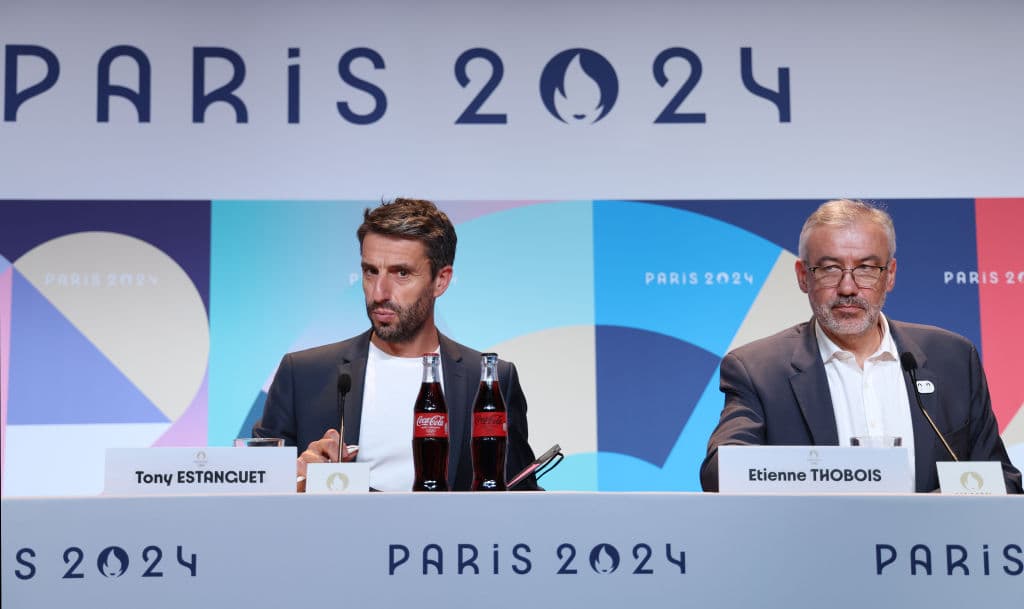 El presidente del Comité Organizador de Paris 2024, Tony Estanguet (I) y el CEO de Paris 2024 Etienne Thobois.