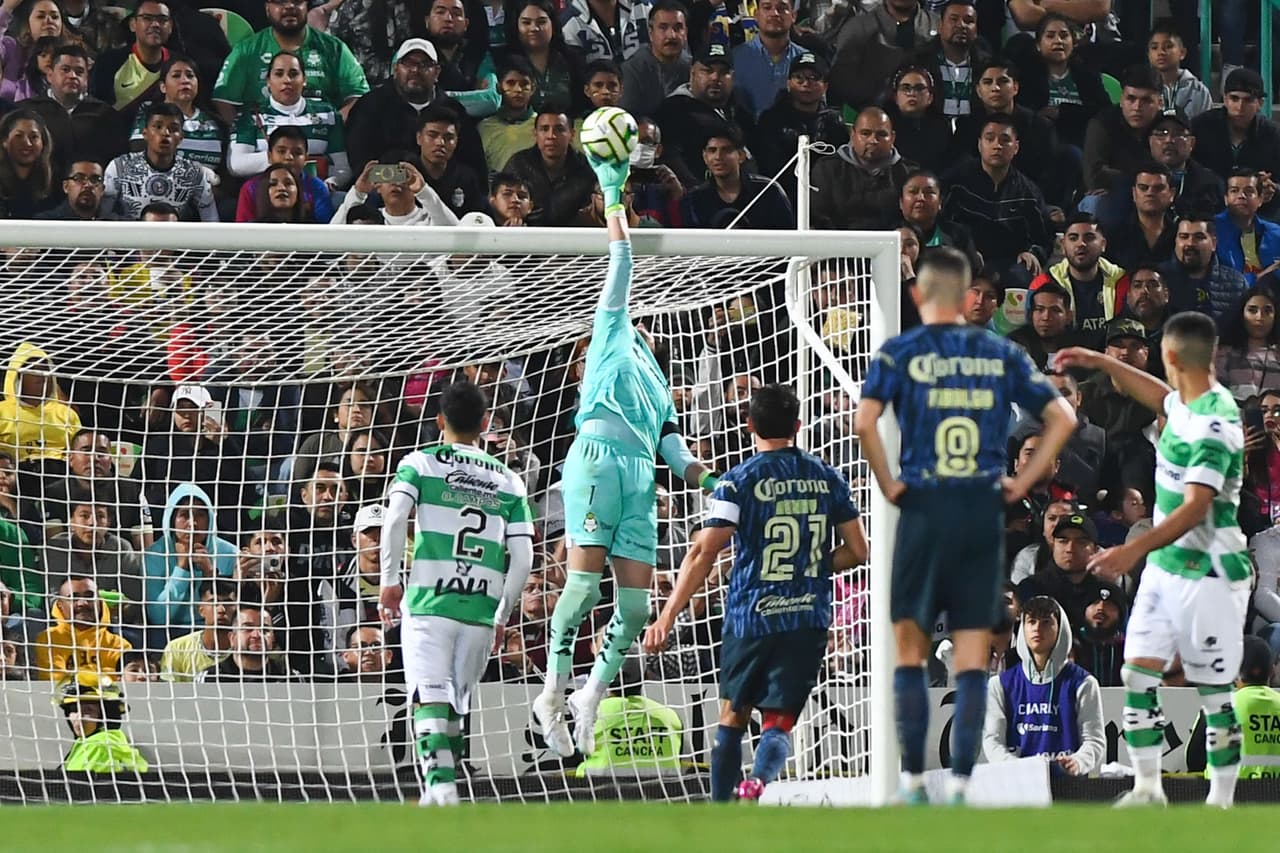 Santos Laguna y América disputaron un entretenido partido como parte de la Jornada 5 del Clausura 2023. Harold Preciado y Javier Correa anotaron para los laguneros en el primer tiempo, mientras que Henry Martín descontó de penal al final de la primera parte y Roger Martínez encontró el empate de tiro libre al 84'.