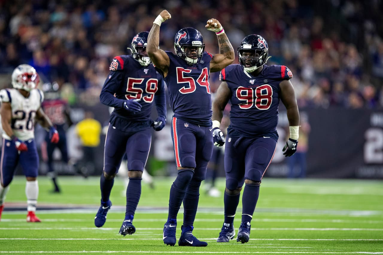 Houston Texans lograron una de las más grandes hazañas: ganarle a los Patriots. Deshaun Watson logró su objetivo y venció a Tom Brady. Watson ha lanzado 21 touchdowns contra tres intercepciones en ocho partidos en horario estelar. Su récord es de 8-4.