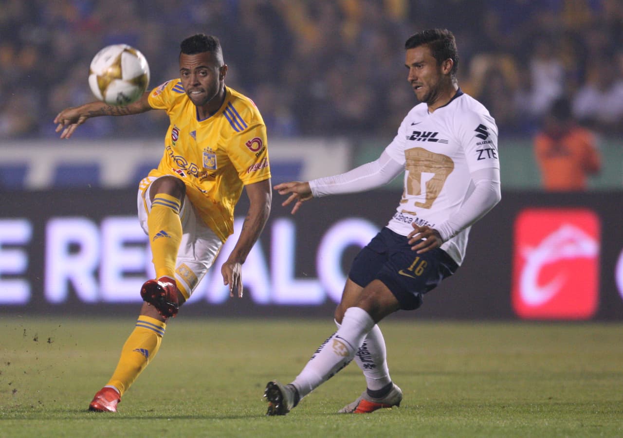 Tigres, respaldándose en la casa, buscó adueñarse de las acciones y encimar a los Pumas en el comienzo del partido para no dejar que los visitantes se crecieran. Así pintaba el arranque.