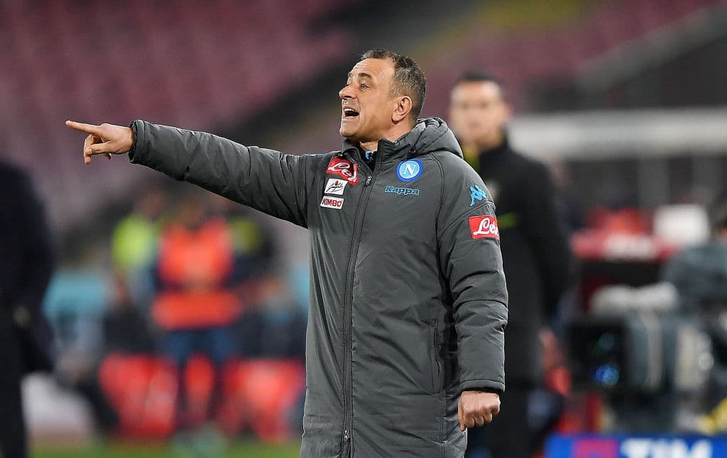 Napoli despide al DT Mazzarri a dos días del partido ante Barcelona