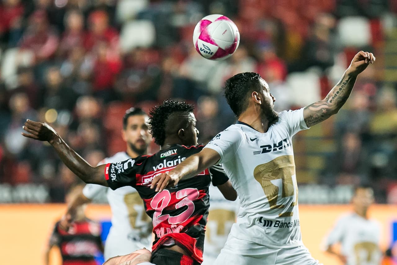 Al medio tiempo el encuentro finalizó empatado sin anotaciones.