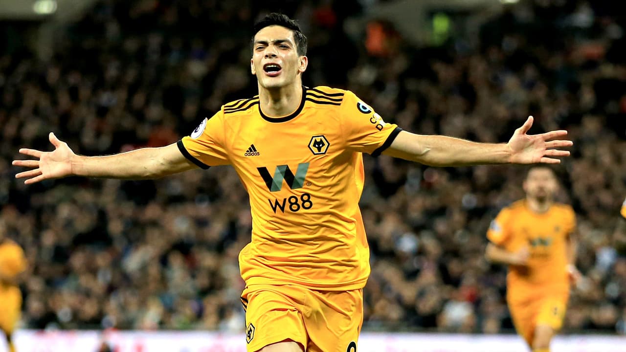 ¡Lo aman! Fan del Wolverhampton le compuso canción a Raúl Jiménez