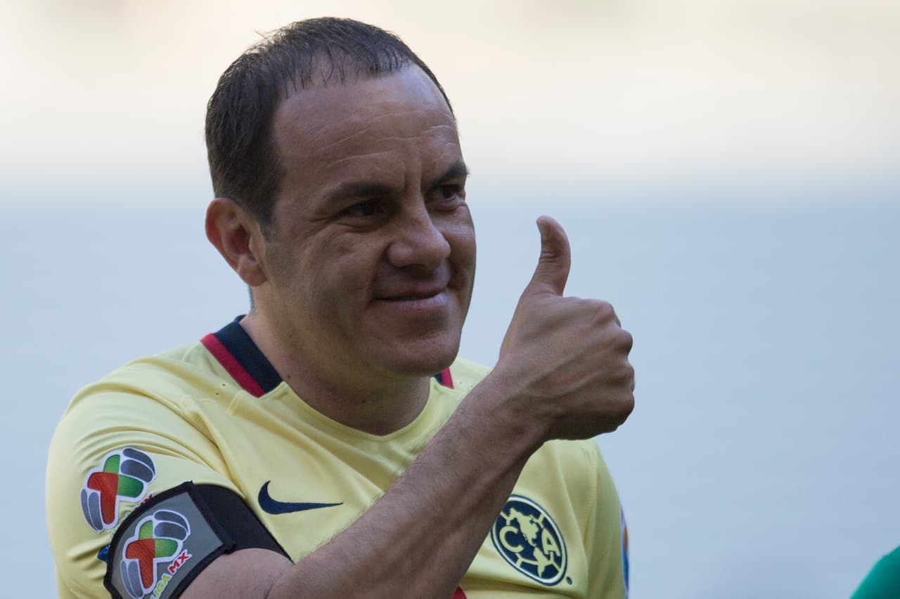 MEXICO CITY, MEXICO - MARCH 05: Cuauhtemoc Blanco of America greets fans prior the 9th round match between America and Morelia as part of the Clausura 2016 Liga MX at Azteca Stadium on March 05, 2016 in Mexico City, Mexico. (Photo by Miguel Tovar/LatinContent/Getty Images)