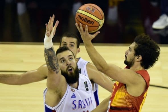 España acabó como invicta en el grupo A del Mundial de básquetbol tras derrotar a Serbia por 89-73, en Granada, en la última jornada de la primera fase, y se enfrentará a Senegal en octavos.