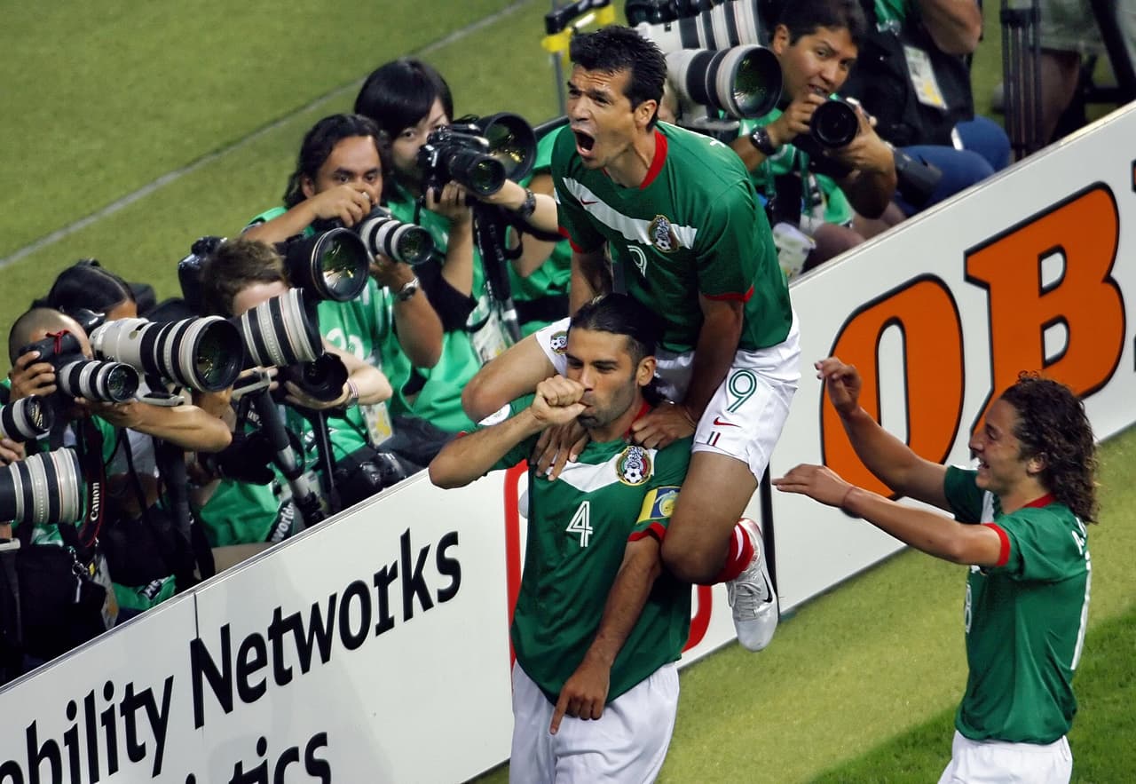 A pesar de que en la fase de grupos quedaron dudas tras empatar contra Angola y caer contra los portugueses, México sorprendía a Argentina en octavos de final gracias a un gol de Márquez.