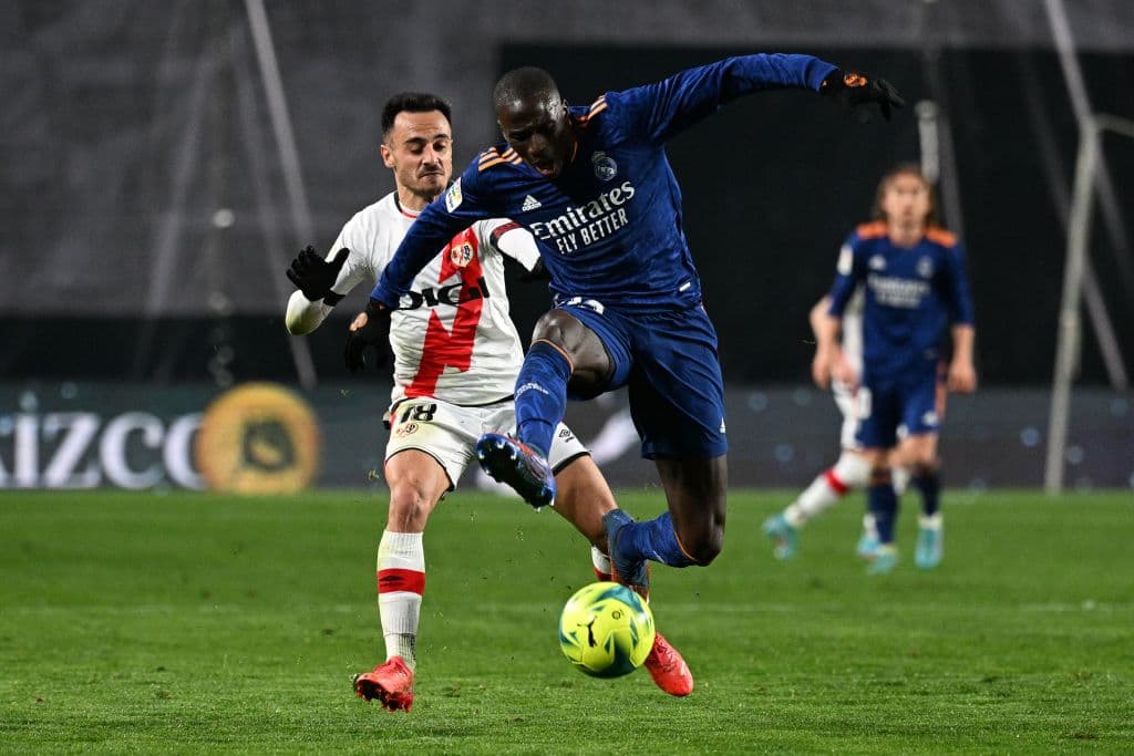 Karim Benzema logró romper el empate 0-0 al minuto 83 para darle la victoria a 'Los Blancos' 0-1 en su visita al Estadio de Vallecas.