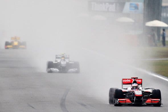 Button tuvo un duro duelo con la lluvia mucho más intenso que contra el resto de los pilotos.