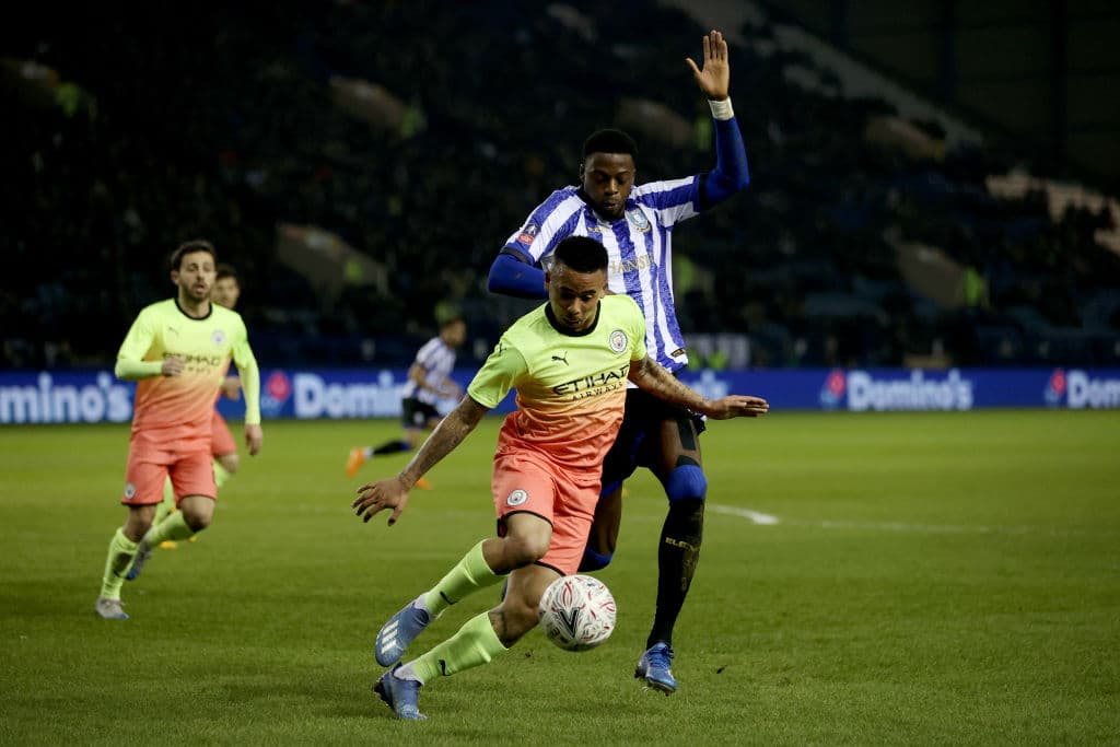 Gabriel Jesús, siempre inquietante con su estilo de juego muy particular.