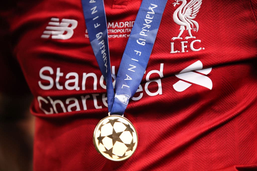 La medalla que recibieron los jugadores del Liverpool, campeones de la Champions.