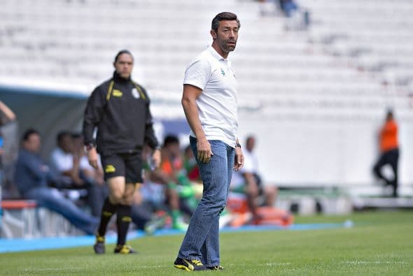 Pedro Miguel Faria Caixinha es un tipo polémico, pero que ha sabido mantenerse en el fútbol mexicano. El portugués ha enseñado buenas cosas, pero con un plantel como el del Santos, siempre se espera algo más. La campaña pasada fue cuarto sitio en el torneo regular.