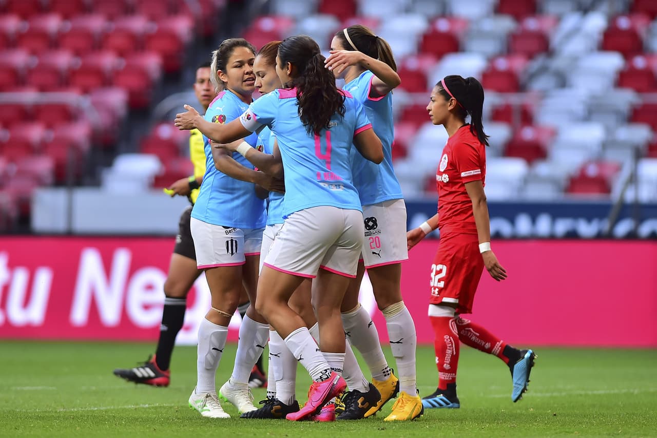 Con goles de Desiree Monsiváis, Rayadas venció, no sin sufrir al final 1-2 a las Diablitas del Toluca, en la Bombonera, Karla Saavedra descontó para las locales.