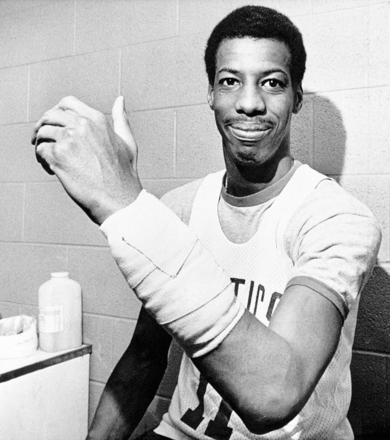 <b>Charlie Scott.</b> Cinco veces al Juego de Estrellas, ya sea de la NBA o de la extinta ABA. Campeón NBA en 1976 con los Celtics de Boston. Primer atleta negro en recibir una beca en North Carolina
<br>