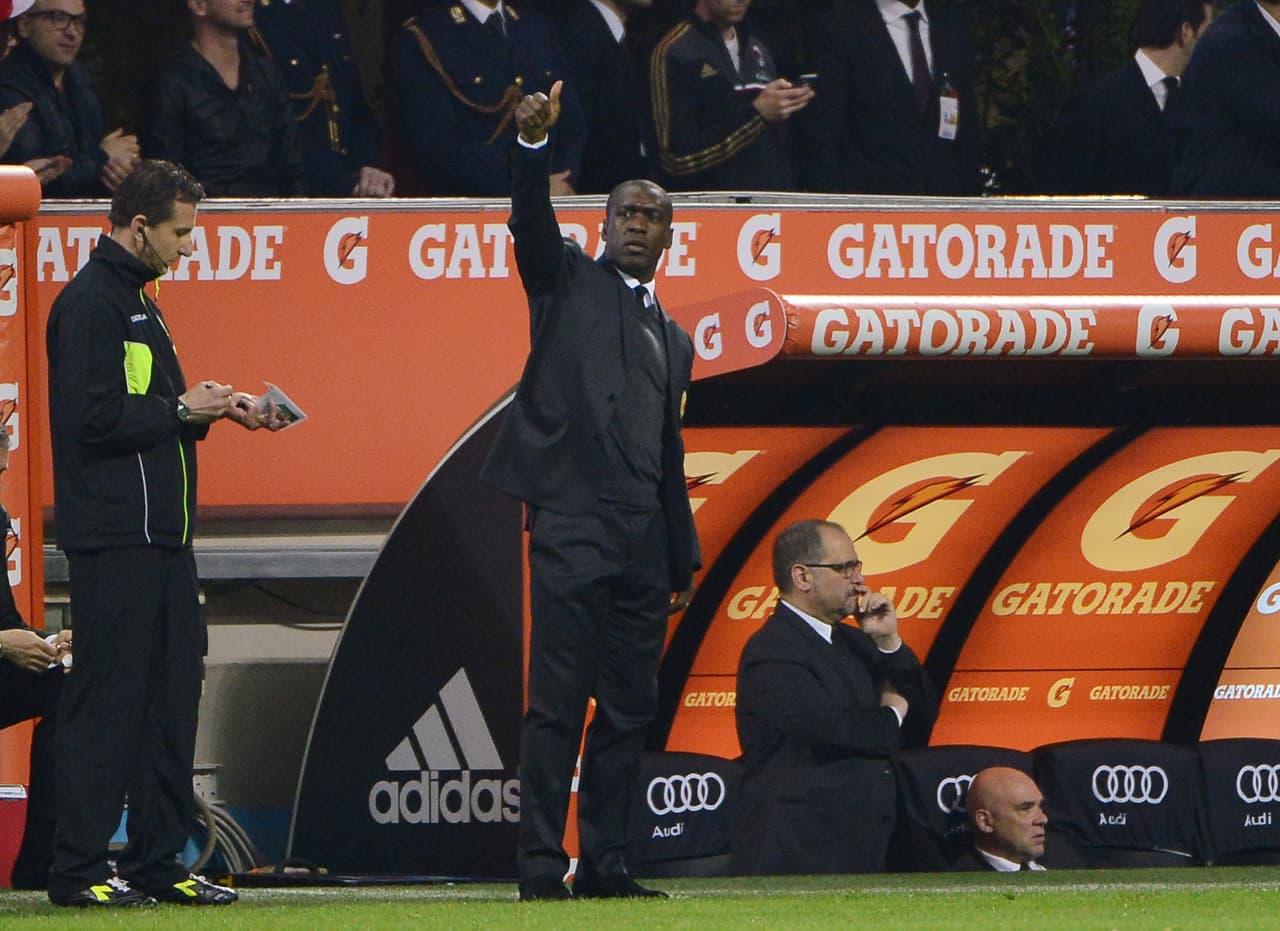 En ese mismo 2014, de hecho fue quien reemplazó a Tazzotti, Clarence Seedorf se hizo cargo del banquillo del Milan. No ganó títulos y solo dirigió 22 partidos logrando 11 victorias, nueve derrotas y dos empates.