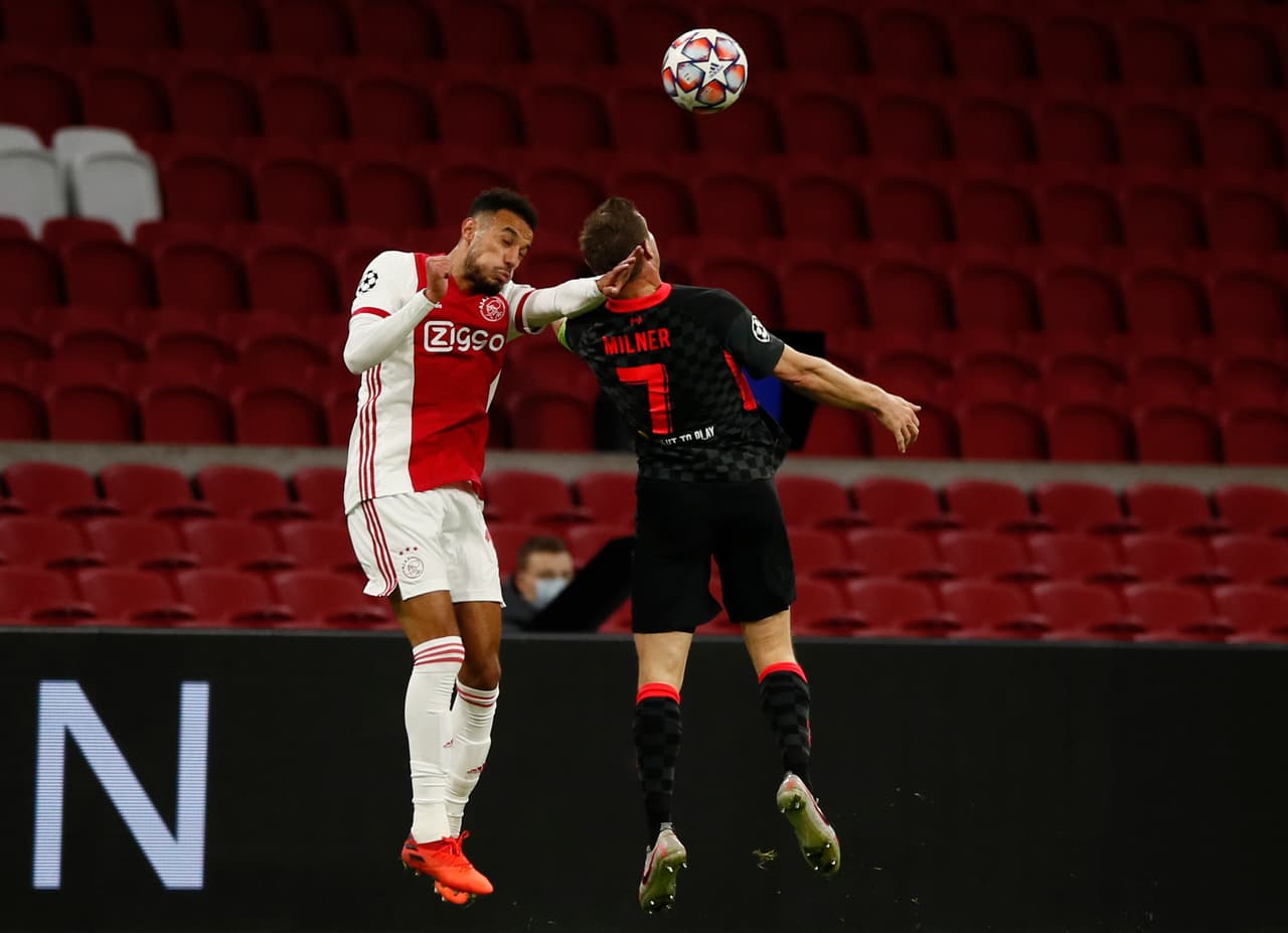 Nicolás Tagliafico (35’) marcó el autgol que definió el encuentro. En la J2 de la Champions League, Ajax se enfrentará al Atalanta y Liverpool hará lo propio con el Midtjylland.