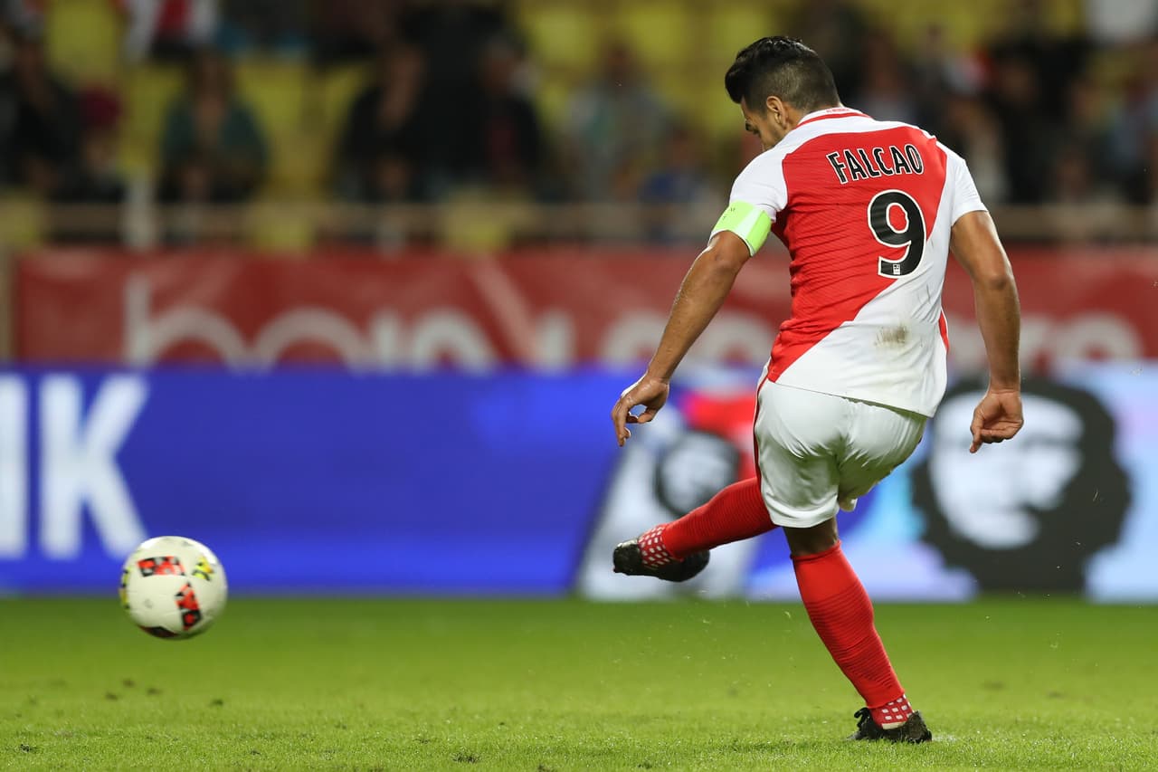 Ahí apareció el capitán del Mónaco, 'El Tigre' Falcao anotó al minuto 35 el empate por medio de un penalti a la izquierda del arquero y el equipo del Principado se metió de nuevo en el juego.