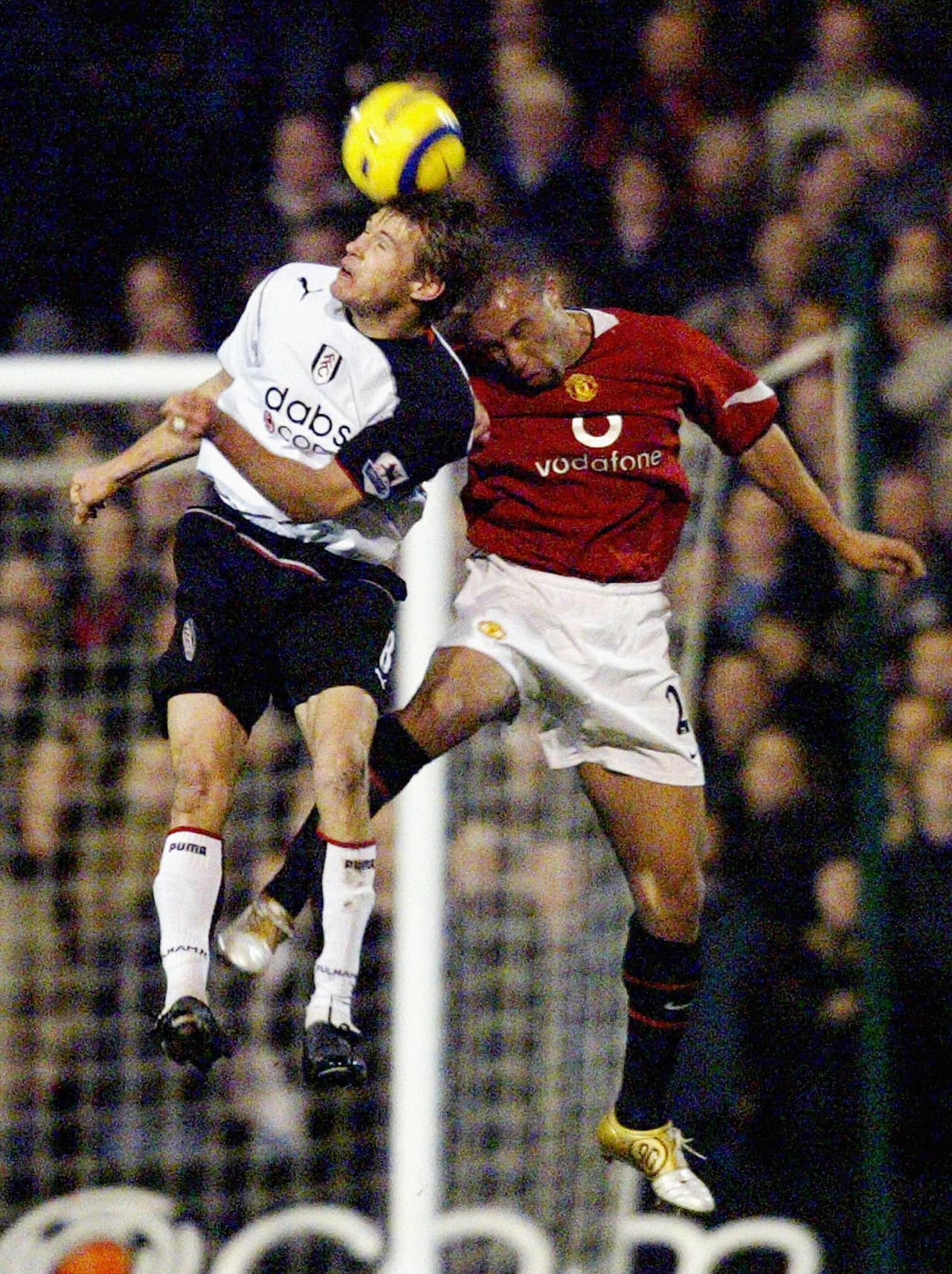 Era un delantero ideal para el fútbol de Inglaterra y en 2003 fichó por el Fulham.