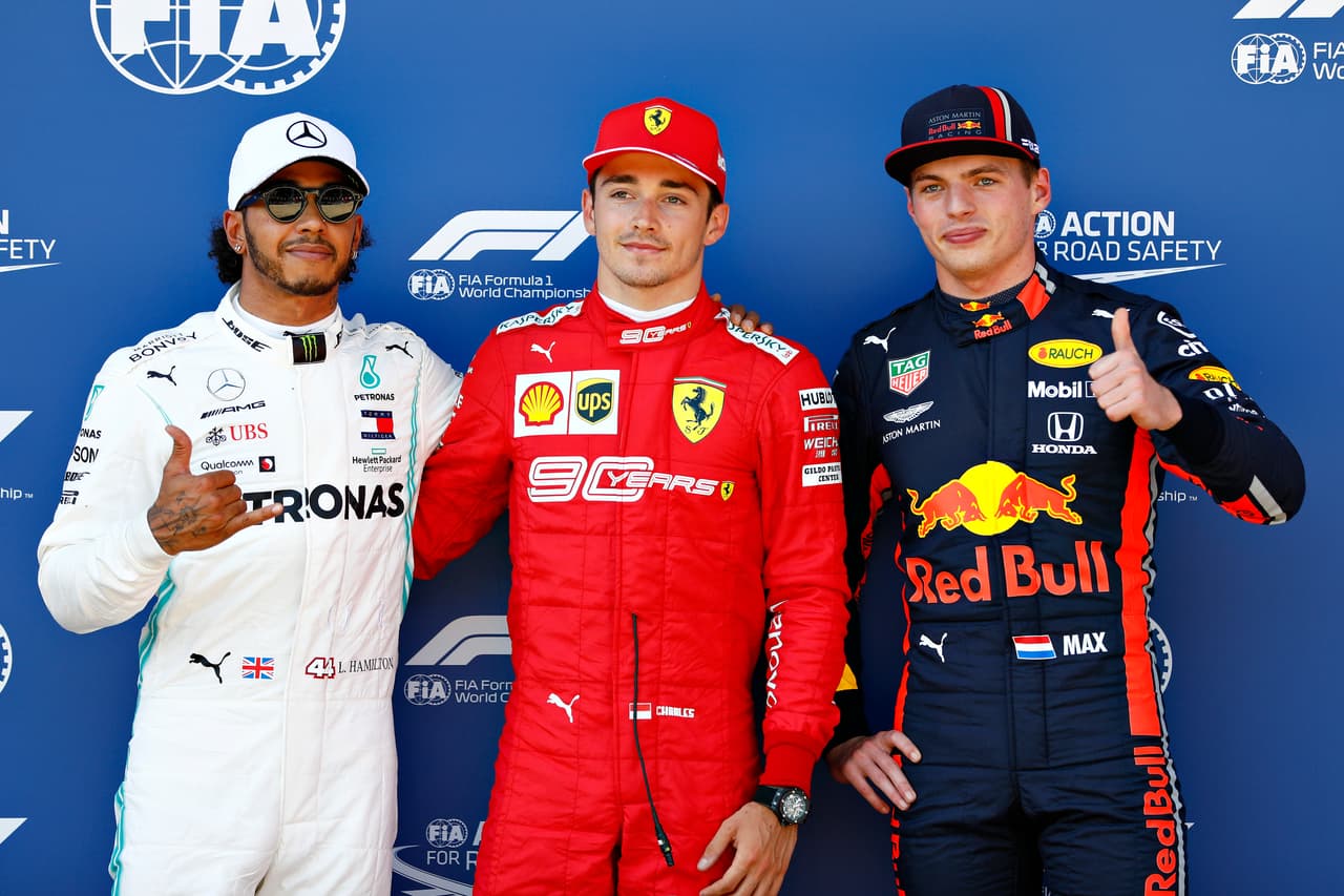 Charles Leclerc consiguió su segunda Pole del año, esta vez en el Red Bull Ring de Austria, superando a Lewis Hamilton y Max Verstppen, quienes completaron el Top 3. Sebastian Vettel sufrió problemas mecánicos por lo que solo le alcanzó para el décimo puesto. Por su parte, Sergio Pérez saldrá en la posición 16.