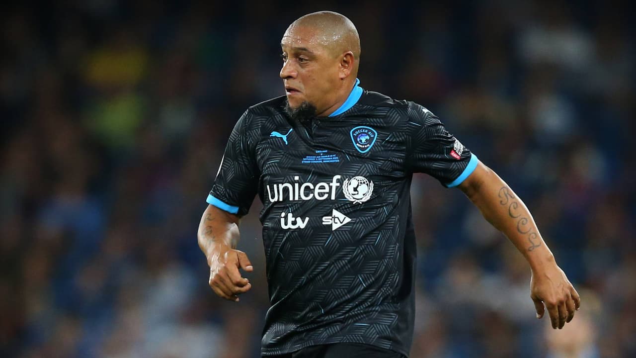 Roberto Carlos regresa a las canchas contratado por un pub inglés