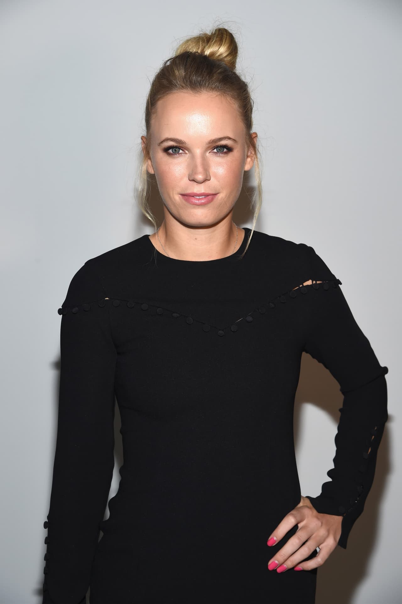 Caroline Wozniacki, exnúmero uno del mundo y ahora 19 en el ranking, es una figura reconocida en el tenis mundial no solo por su capacidad sino por su rostro angelical y su cuerpo atlético. La danesa tiene una gran combinación entre su buen juego y su sobresaliente belleza que la hacen un referente en WTA.