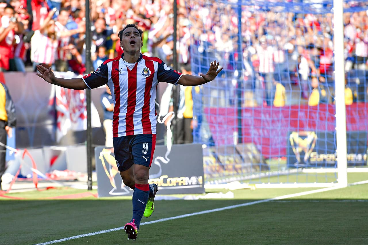 Bravo es el máximo goleado histórico de Chivas de Guadalajara, lo que le permitió tener toda la autoridad para se el capitán en el 'Rebaño Sagrado'.