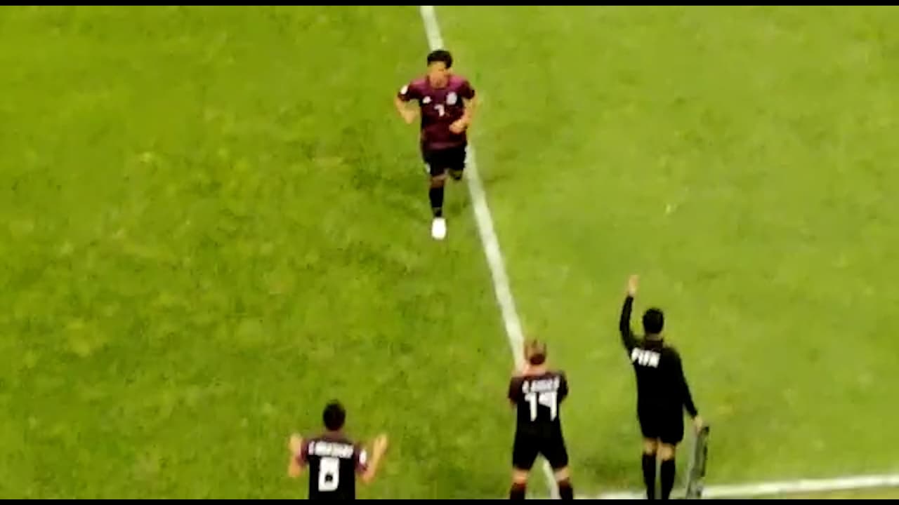 Abuchean a JJ Macías y aclaman a Sebastián Córdova en el Tri