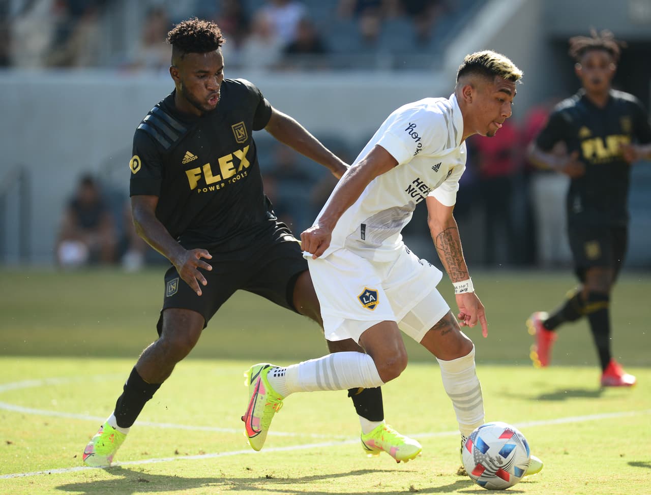 'El Tráfico' jamás decepciona. El duelo entre LAFC y LA Galaxy del sábado fue vibrante.
<br>