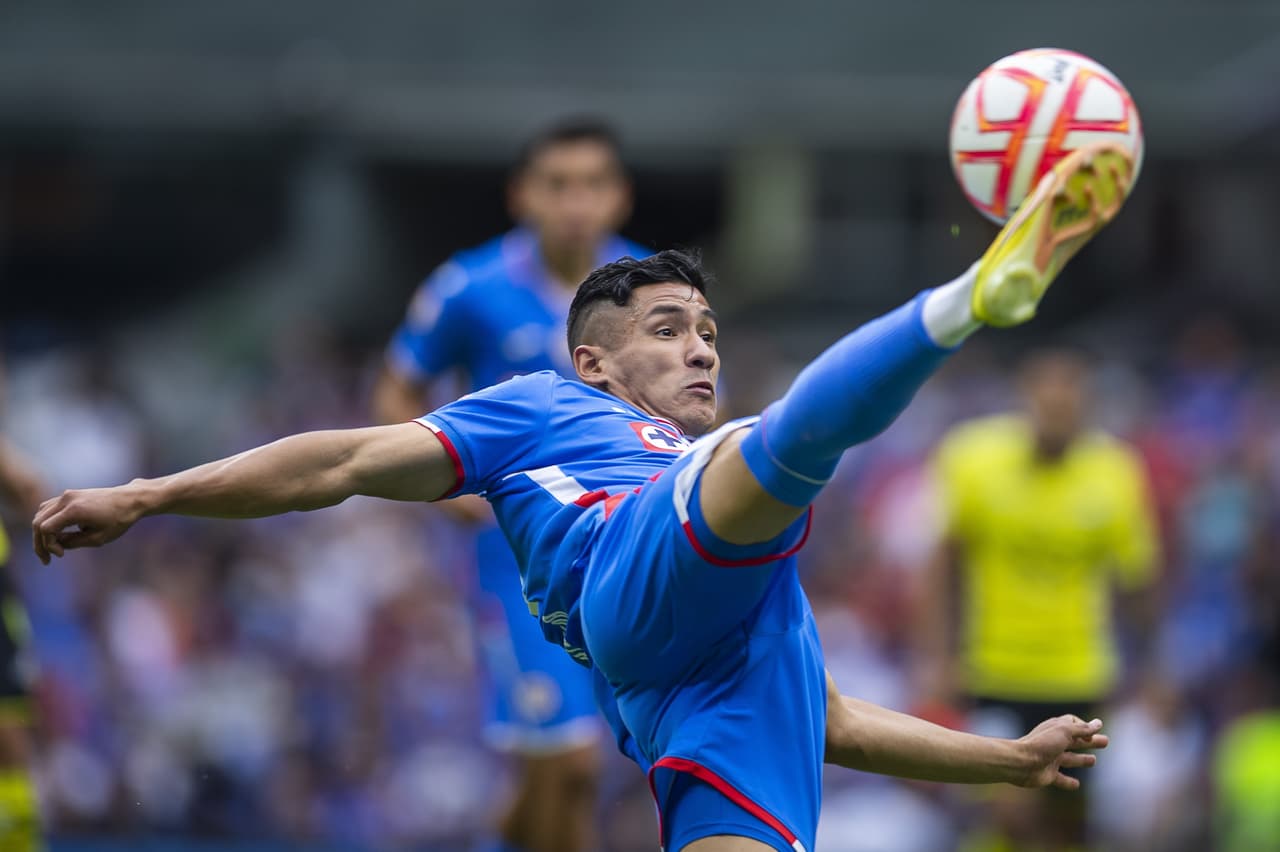 Cruz Azul logró un importante triunfo ante Mazatlán y se mantiene en la pelea por un boleto al Repechaje del Apertura 2022.