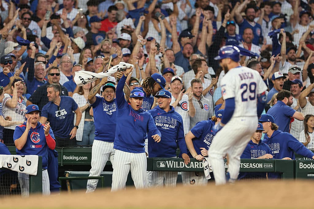 De igual manera, los Chicago Cubs superaron 2-1 a los San Diego Padres en la Serie de Comodín.